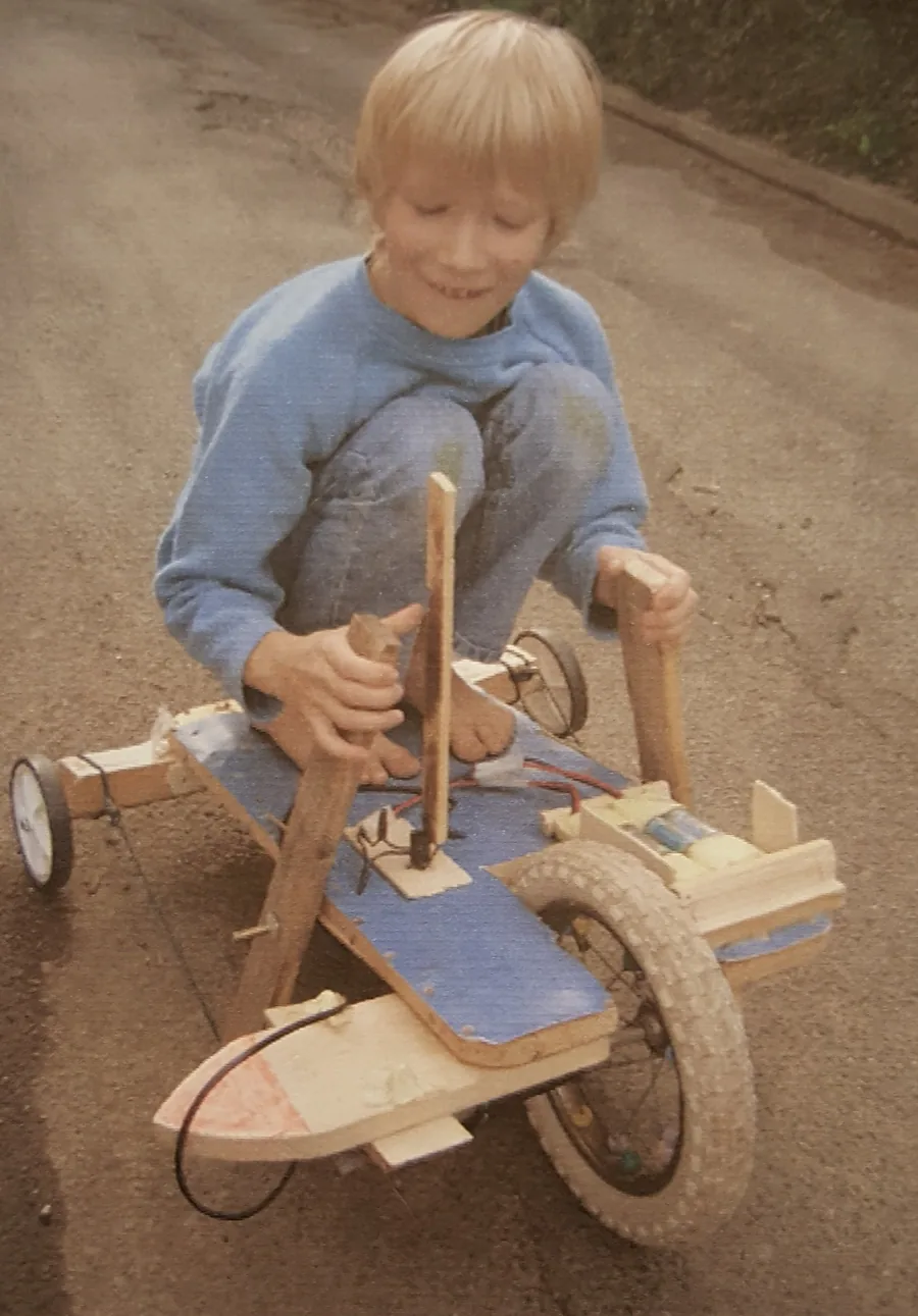 Selbstgebautes Go-Kart mit 18-Volt-Akkubohrer.